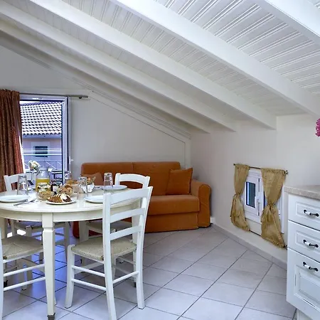 Dafnoudi Aparthotel 2*