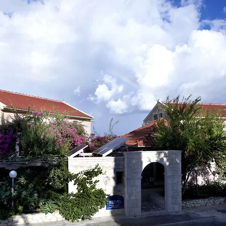 Dafnoudi Lägenhetshotell 2*